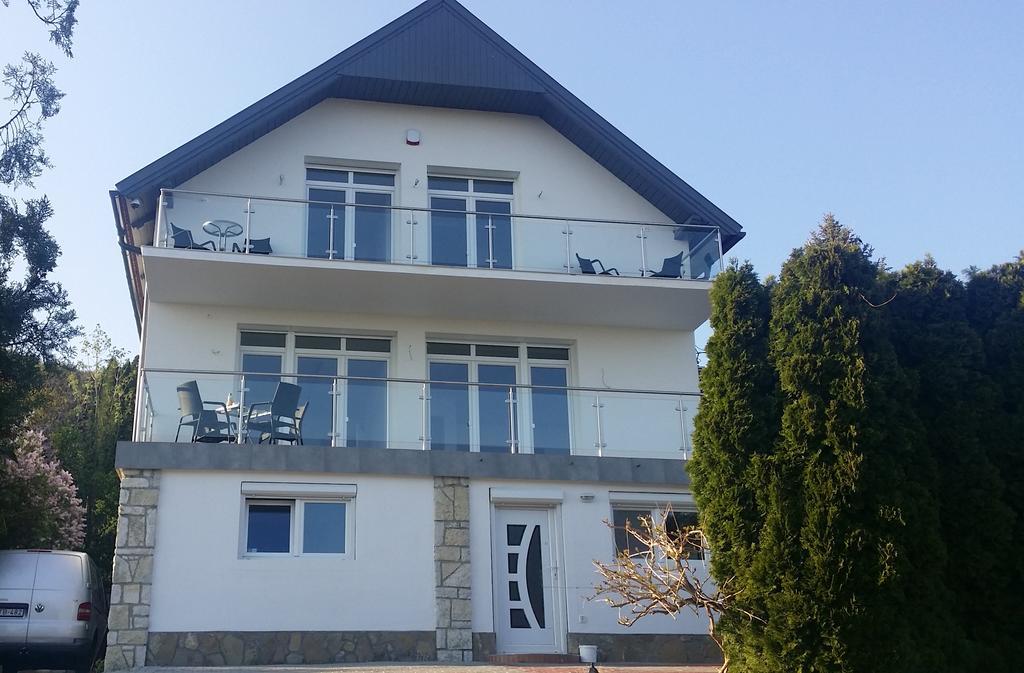 Lakeview Apartments Balatonfuered Exterior photo